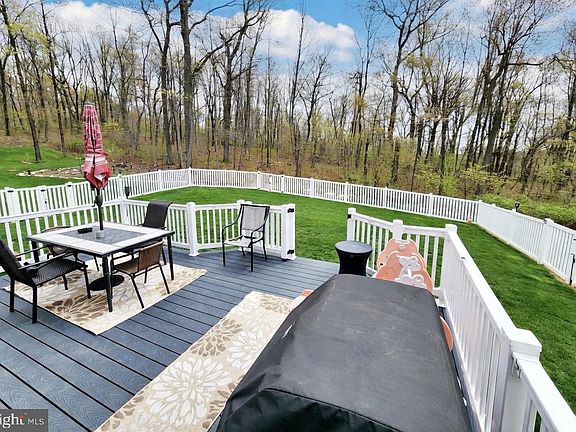 4th image of 402 Mountainside Rd