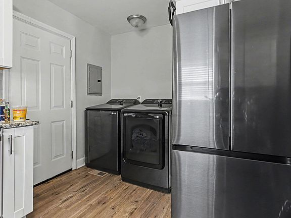 5th image of 626 S Hoover Rd