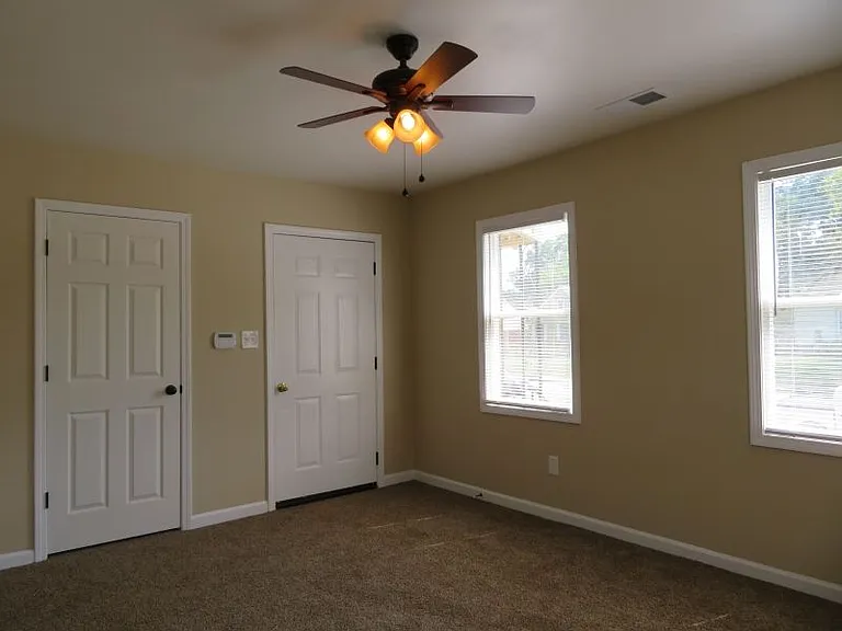 1063 Springdale St — Photo 5