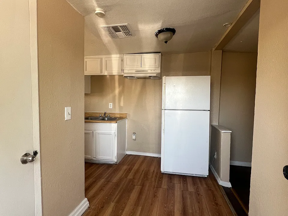 3420 E Cambridge Ave #1