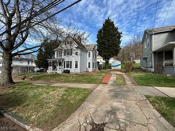 2nd image of 901 Warren St