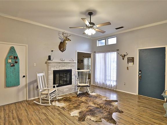 3rd image of 3750 Georgetown Dr