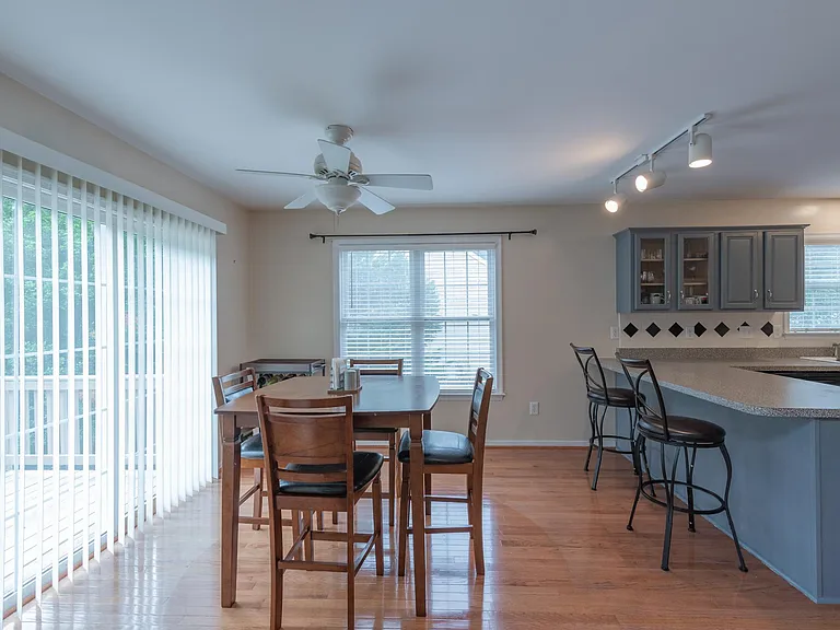 5121 Lippingham Ln — Photo 8