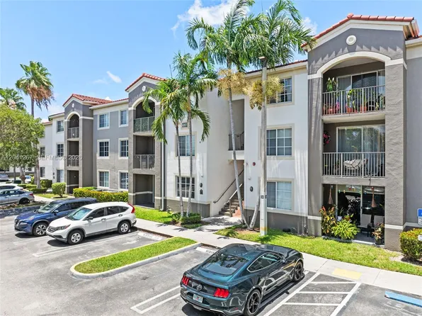 6861 SW 44th St APT 202, Miami, FL 33155