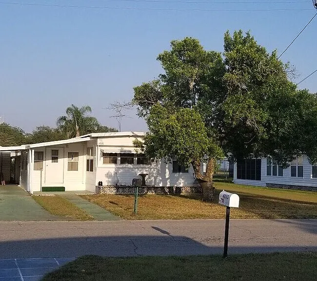 4832 Coral St — Photo 1