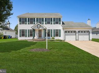 21 Sweetbriar Dr, Sicklerville, NJ 08081