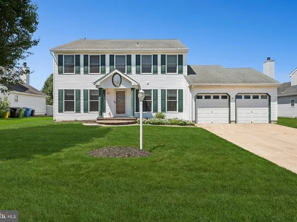 21 Sweetbriar Dr, Sicklerville, NJ 08081