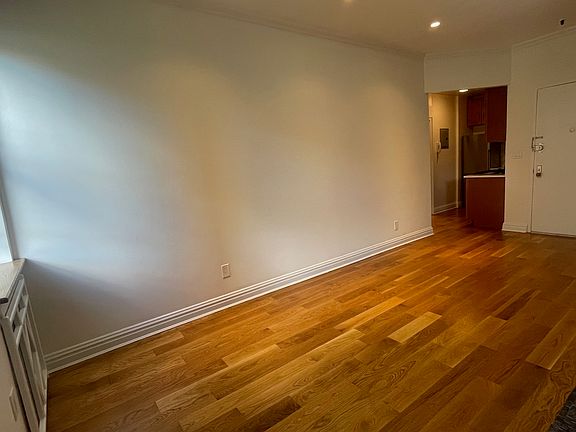 4th image of 16 W 75th St #5F
