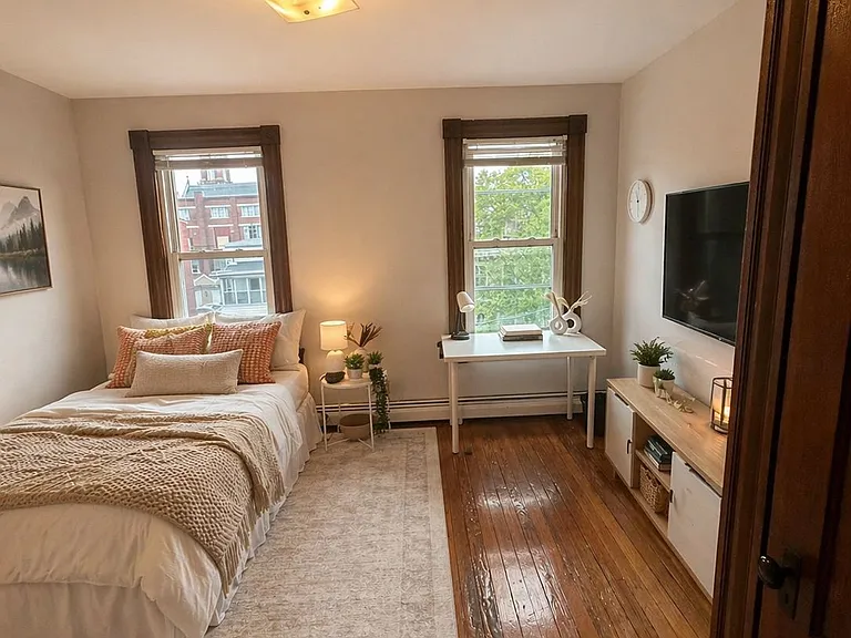 19 Pearl St — Photo 2