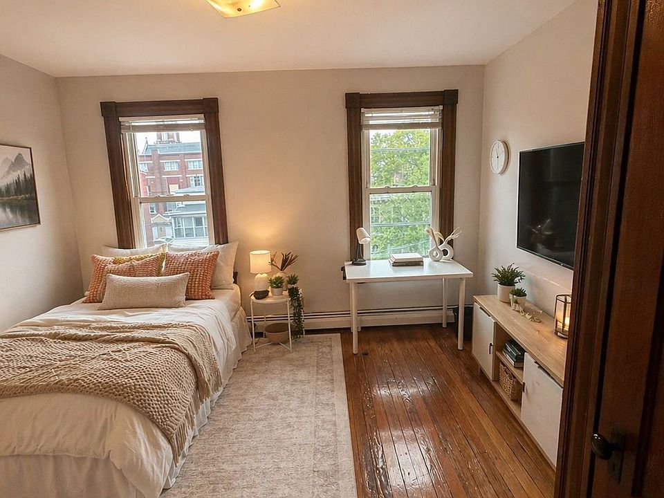 2nd image of 19 Pearl St