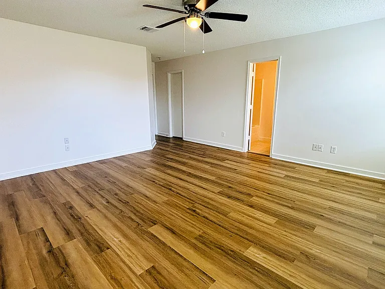 1007 Chilton Dr — Photo 29