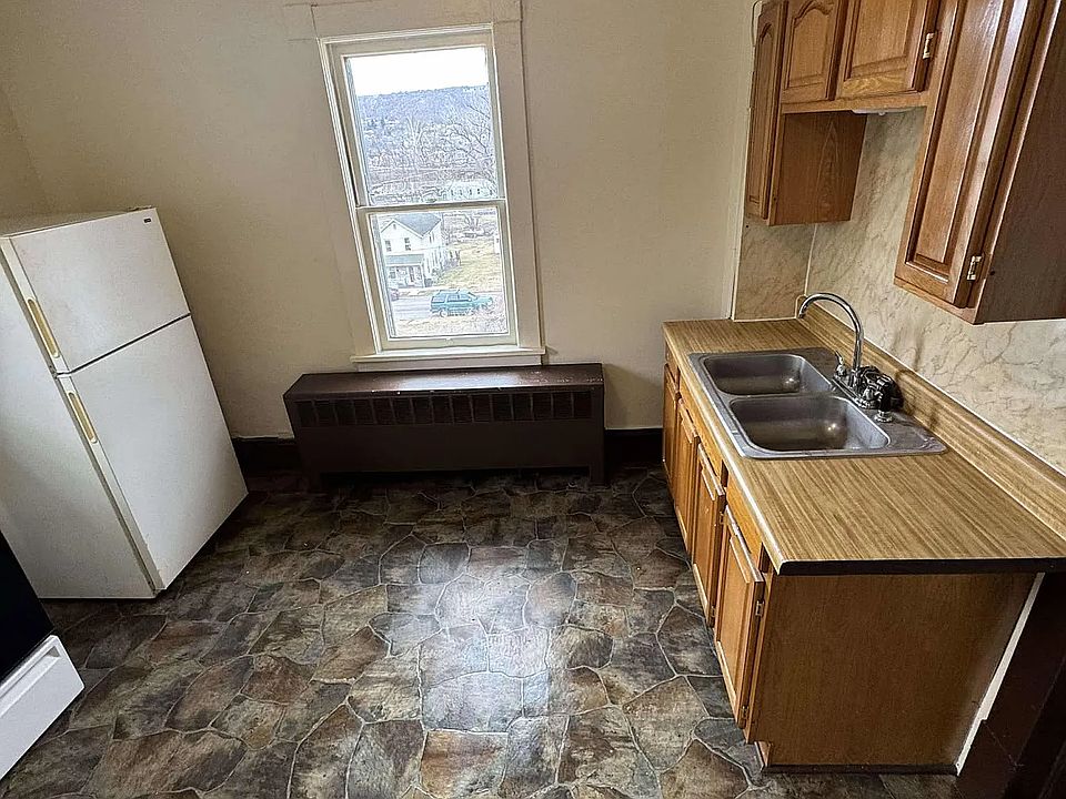 2nd image of 947 S Maryland Ave #2