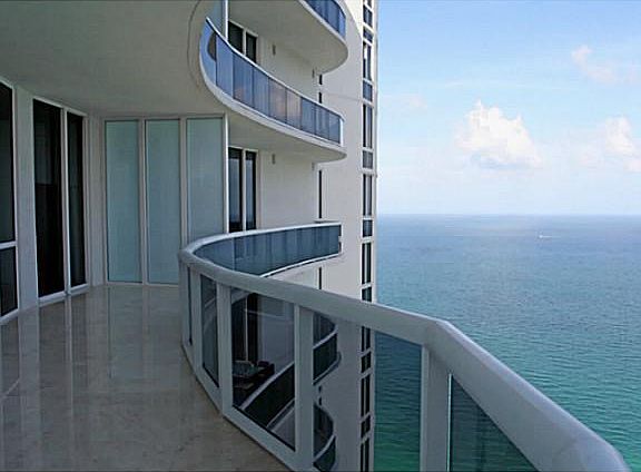 3rd image of 15901 Collins Ave APT 4007