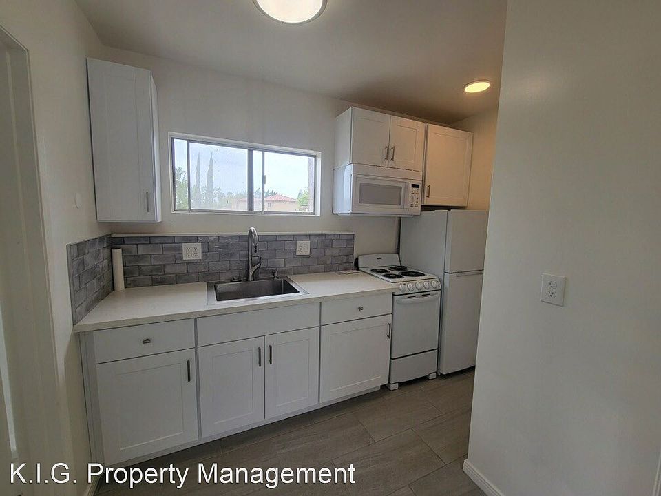 1st image of 14109 Hatteras St Unit 10
