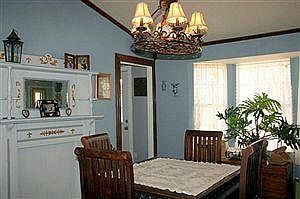 4th image of 10022 Oakwood Dr
