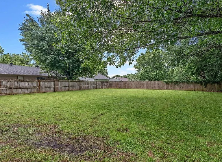 2689 W Mount Comfort Rd — Photo 20