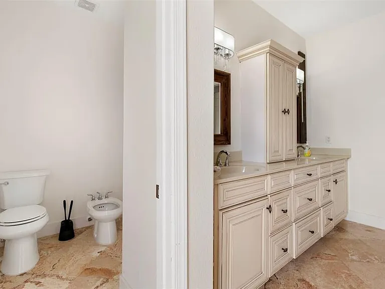 6301 SW 58th Ct — Photo 13