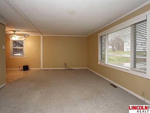 2nd image of 105 W Park St