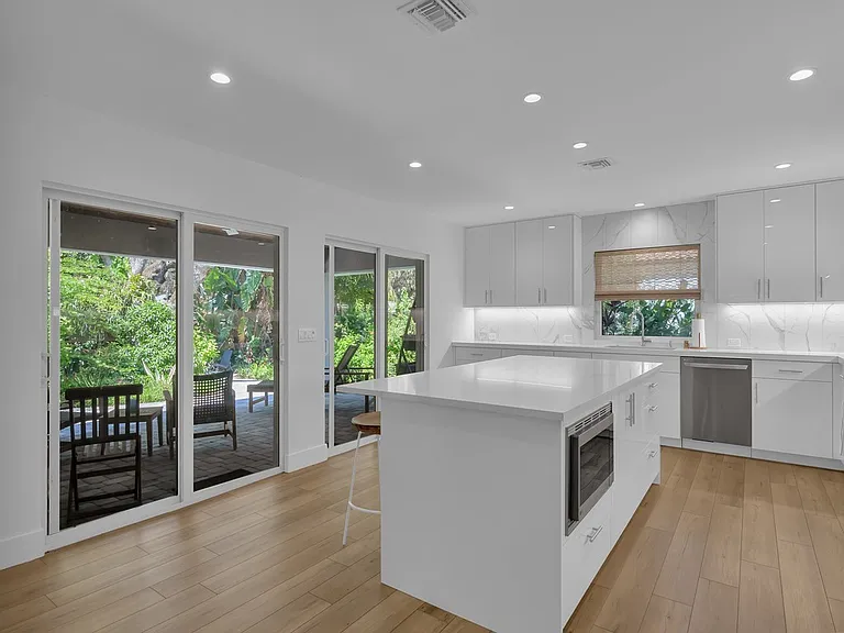 3902 Sabal Palm Dr — Photo 13