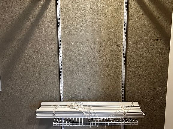 5th image of 102 Juniper Rdg