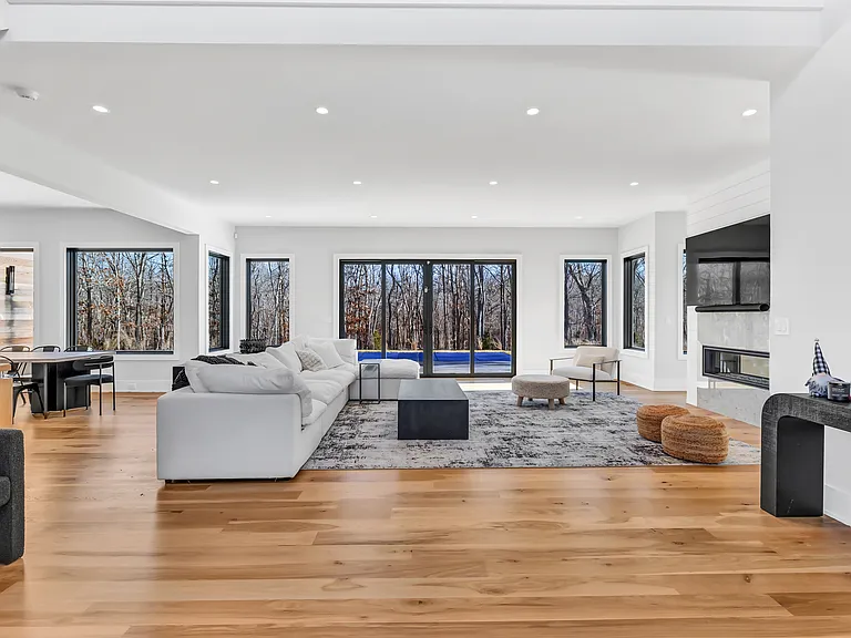 24 Hedges Ln — Photo 4