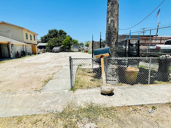 2nd image of 4418 Flores Ave