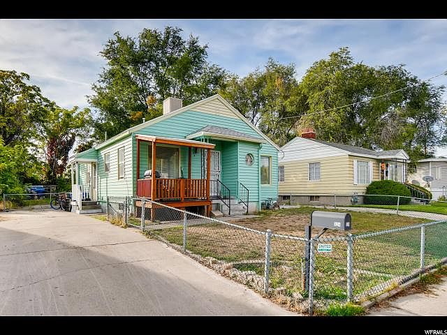 1st image of 324 S Navajo St