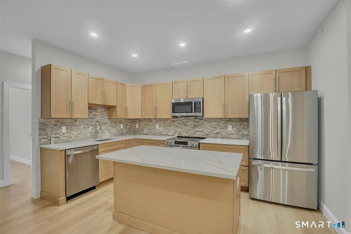 2 bed, 1.0 bath, 1000 sqft, $2,950 — Photo 2