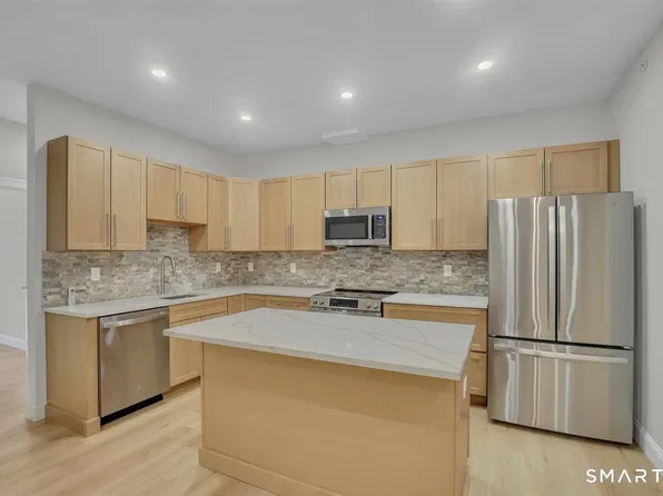 1347 New Haven Rd, Naugatuck, CT