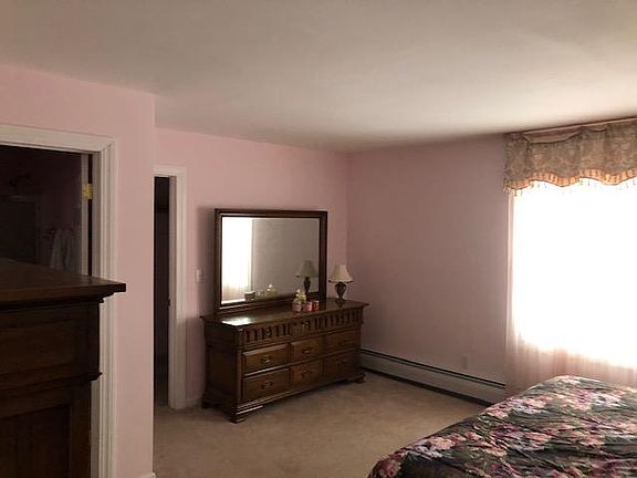 4th image of 22 Carnegie Dr
