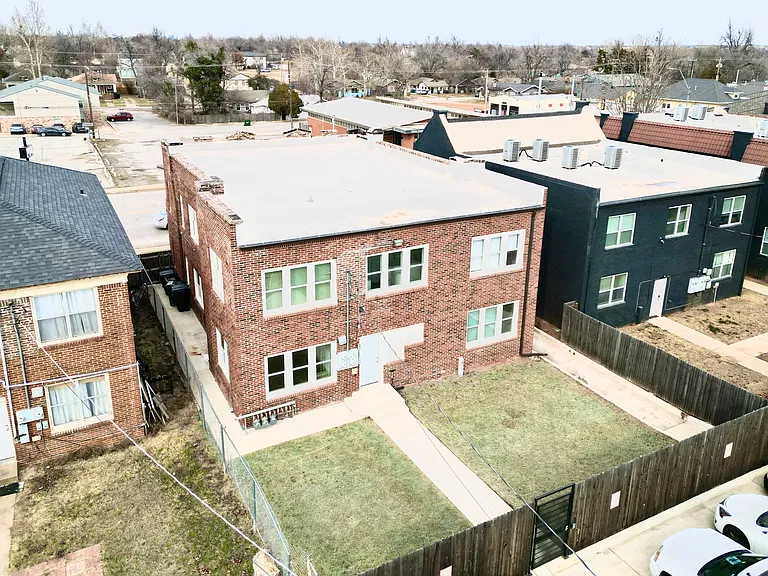 812 NW 23rd St — Photo 10