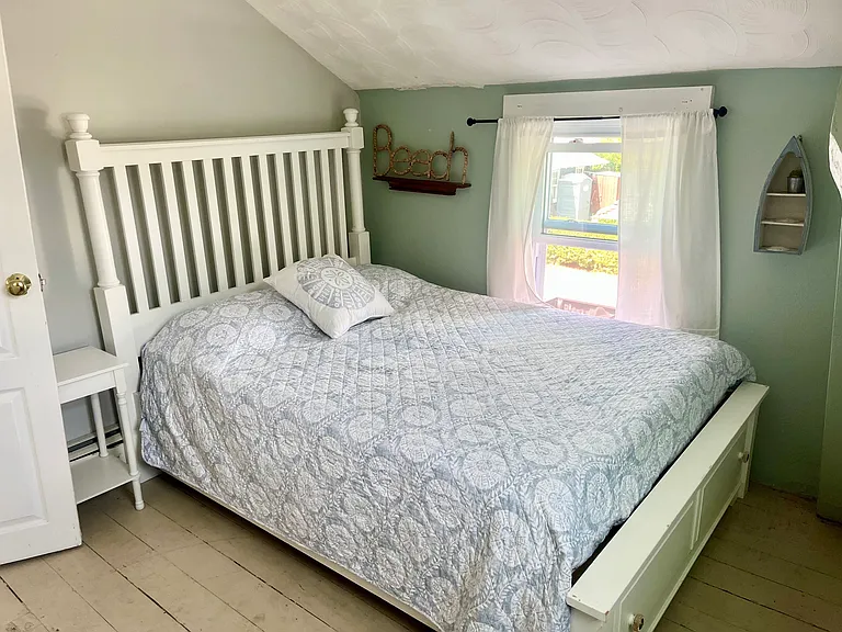 76 Silver Beach Ave — Photo 12