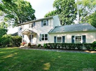 31 Maxwell Ct, Halesite, NY 11743