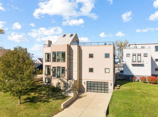 706 North Dr, New Buffalo, MI 49117