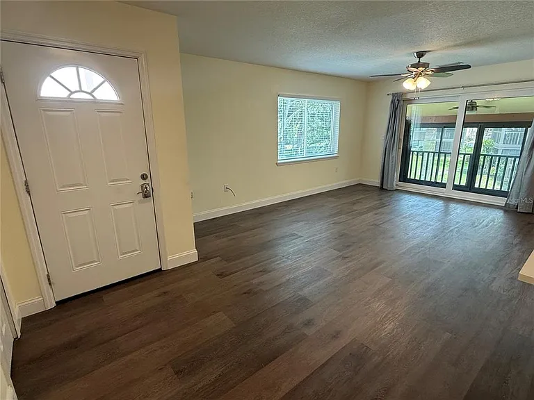 514 Longfellow Ct #C — Photo 5