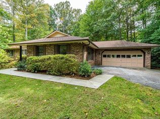 550 Rambling Dr, Hendersonville, NC 28739