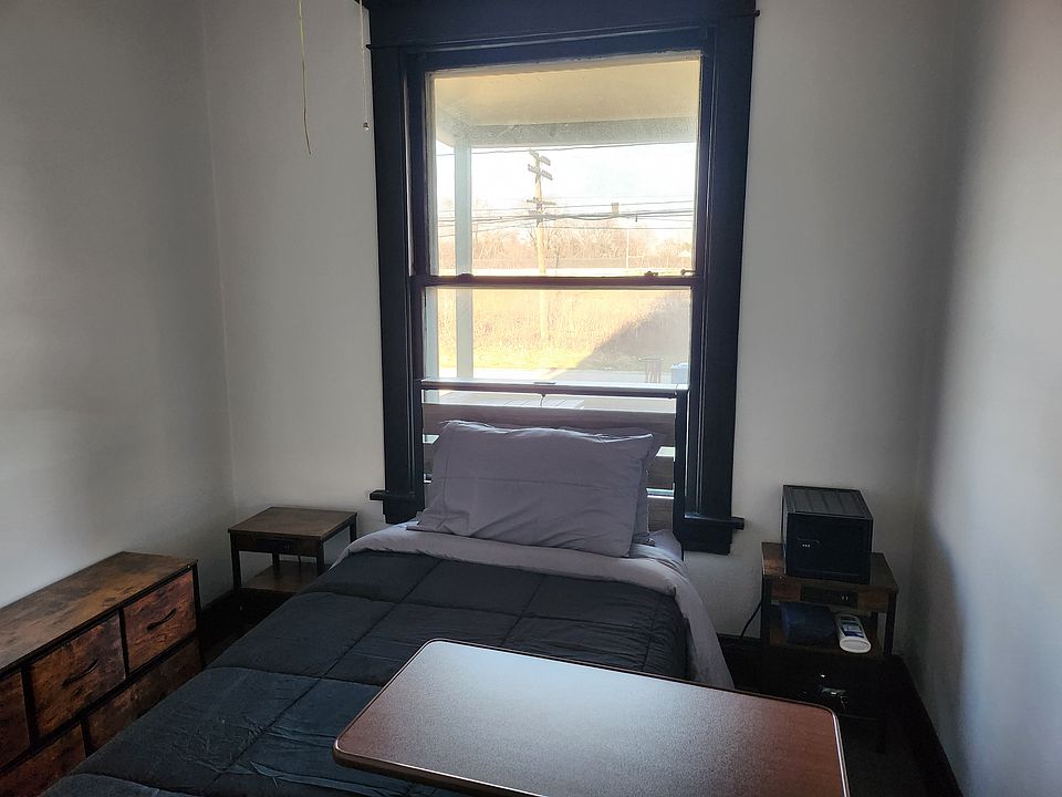 1st image of 16052 Woodlawn West Ave #1