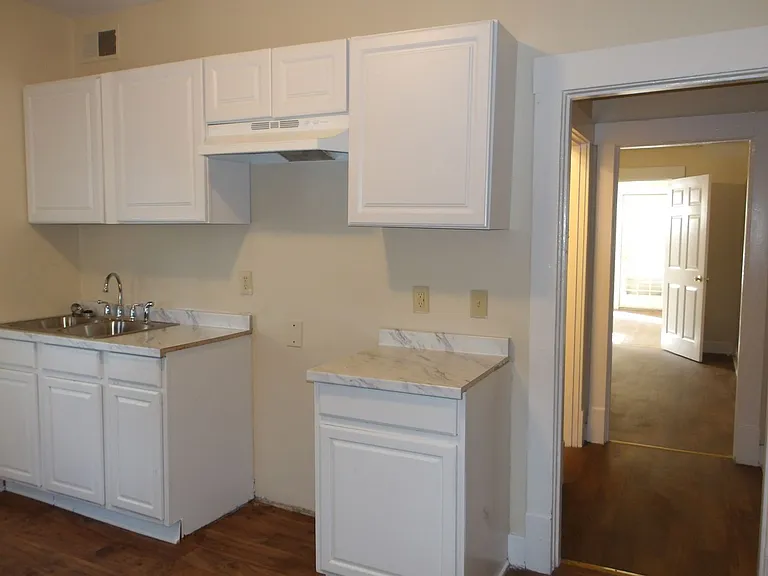 629 W Ormsby Ave — Photo 9
