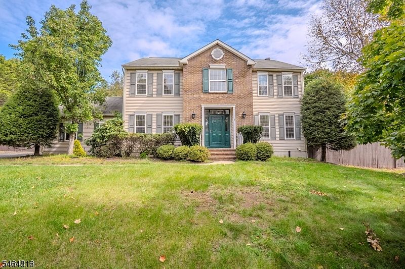 1st image of 6 Fountain Dr