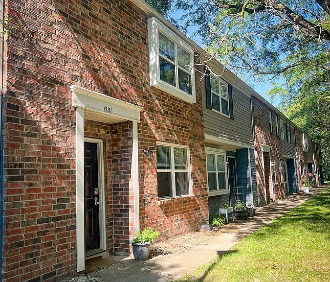 1739 Park Village Dr — Photo 30