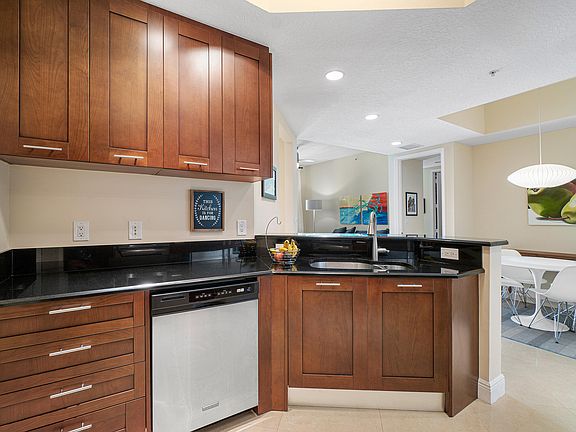 5th image of 701 S Olive Ave APT 2005