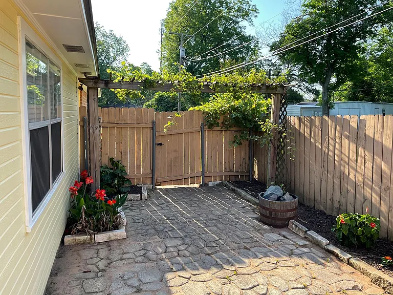 1336 Pecan Sq — Photo 13