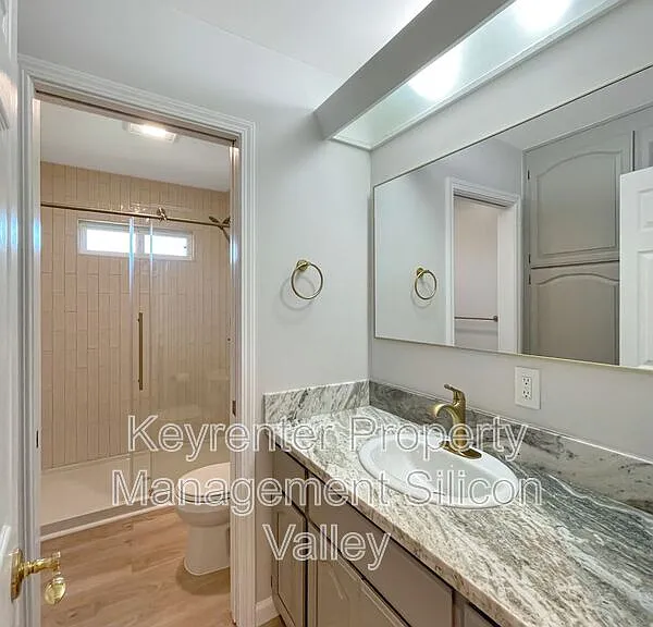 373 Redwood Ave — Photo 17