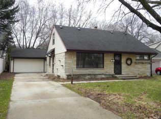 1055 6th Ave, Grafton, WI 53024