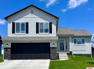 16907 Huntington Ave, Omaha, NE 68116