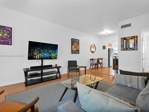 5th image of 1840 James Ave APT 13