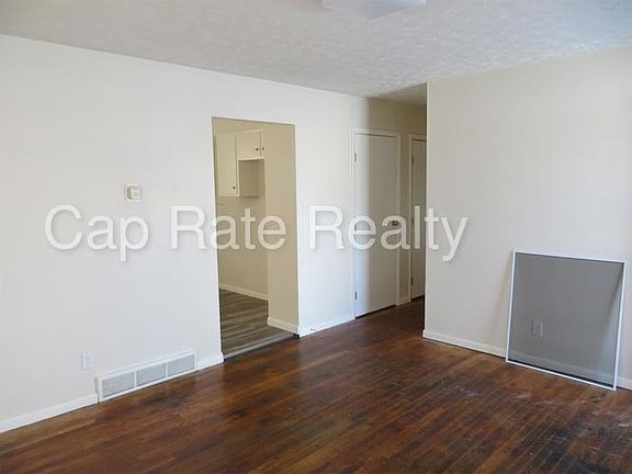 2nd image of 391 Clarendon Ave