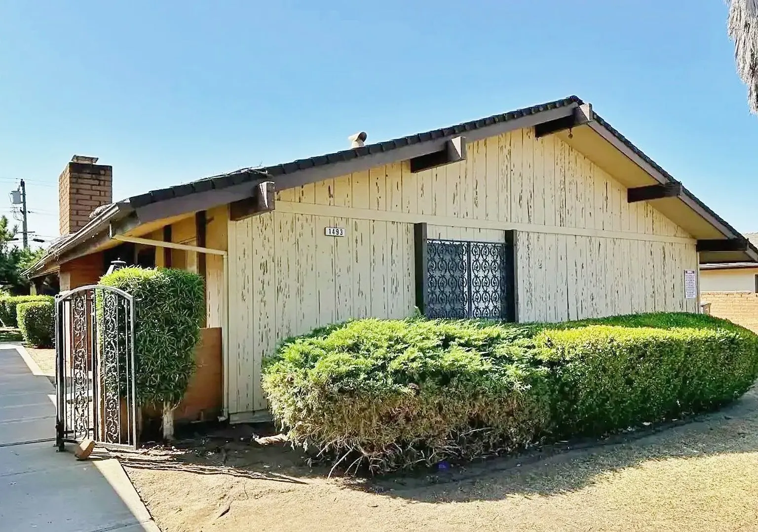 1493 W Fairmont — Photo 1