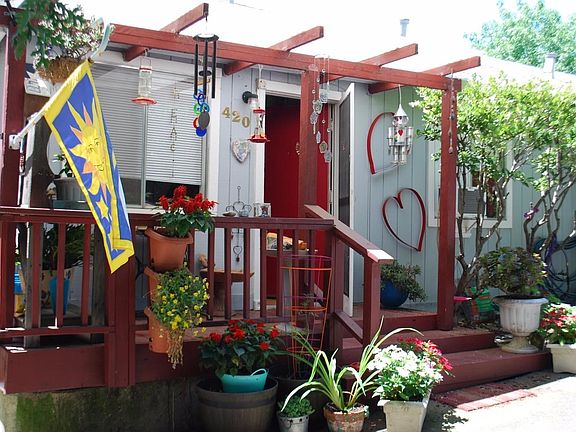 4th image of 420 Earl Ave