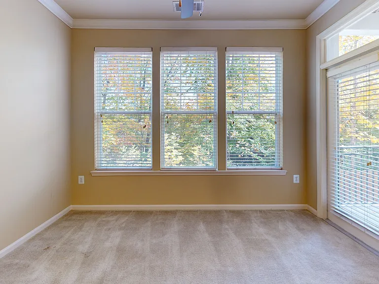 Signal Hill Apartment Homes — Photo 56